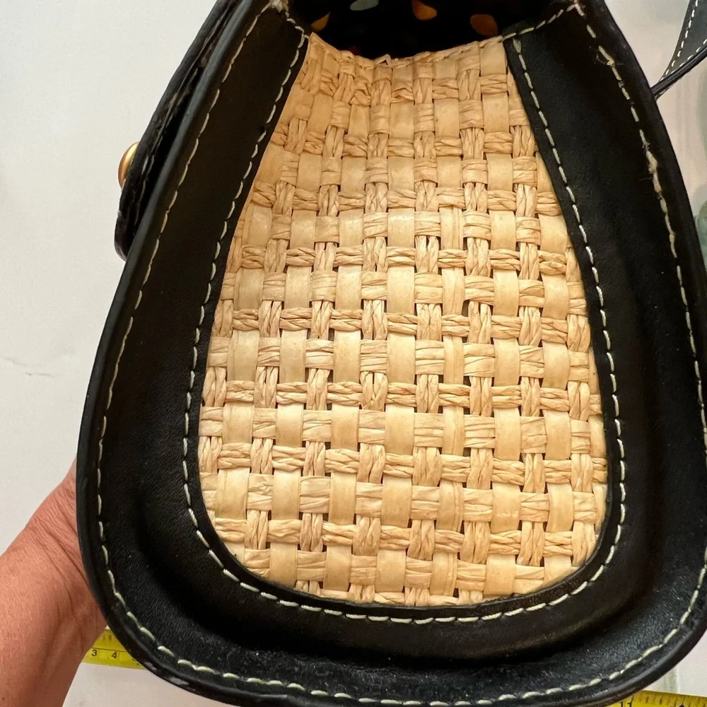 Chic Black and Tan Woven Shoulder Bag - Picture 7 of 12